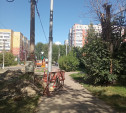 На улице Плеханова ставят столбы на тротуар: в администрации Тулы объяснили почему