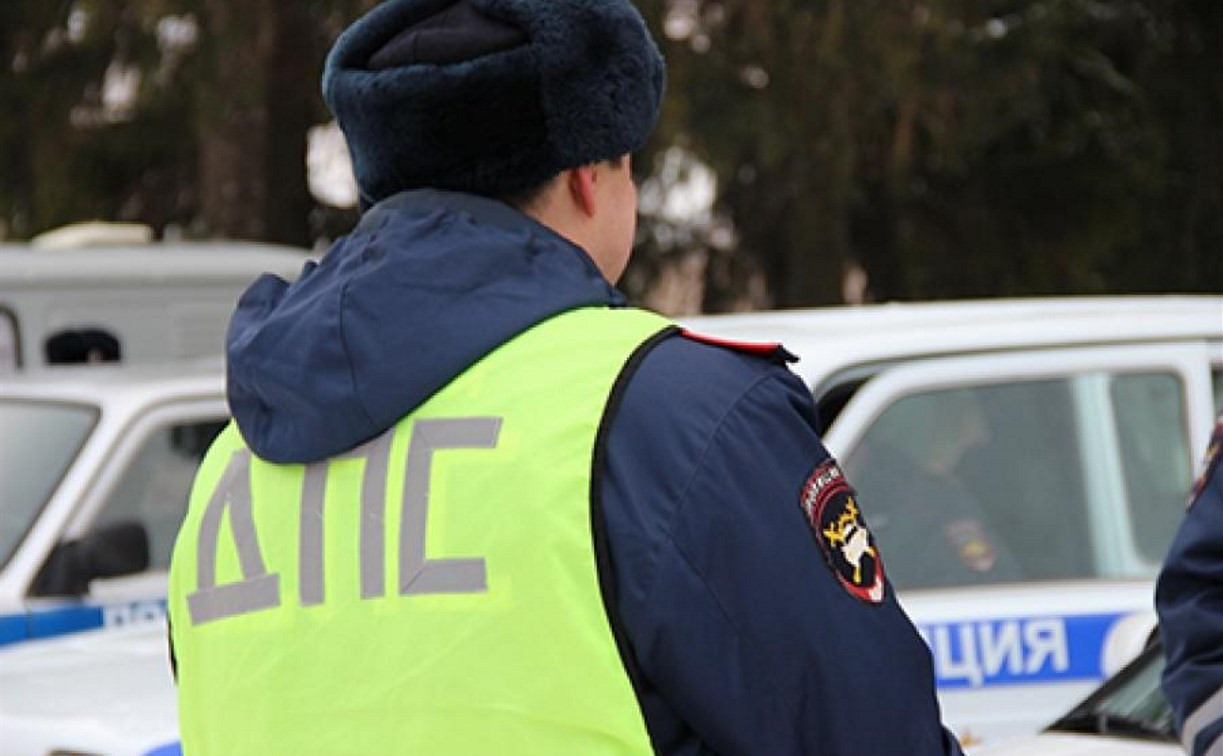 Тульские госавтоинспекторы помогли водителю из Воронежа починить автомобиль