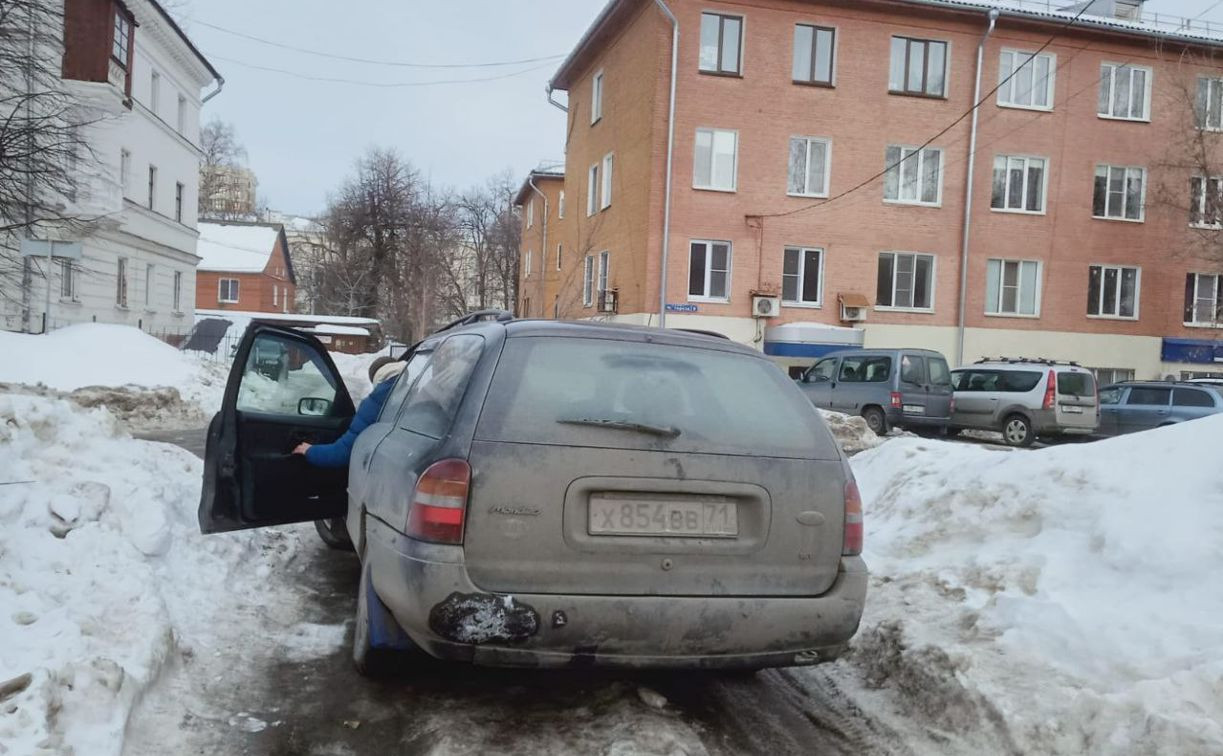 В Туле водитель перекрыл дорогу пешеходам - Новости Тулы и области.  Криминал - MySlo.ru