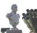 На Аллее Славы возле музея оружия открыли бюсты Николая Макарова и Павла Третьякова