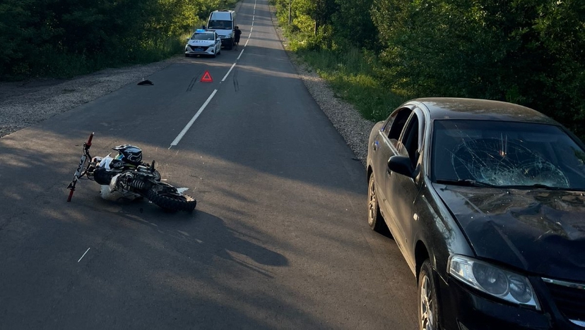 В Узловском районе 17-летний мотоциклист попал под колеса Nissan