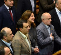 Региональных депутатов хотят обязать петь государственный гимн на каждом заседании 