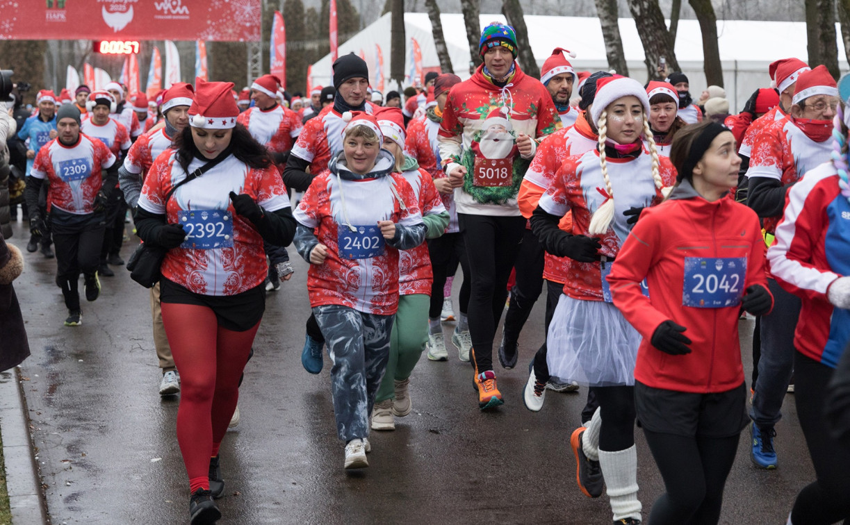 Более 1100 человек стали участниками забега Дедов Морозов в Туле