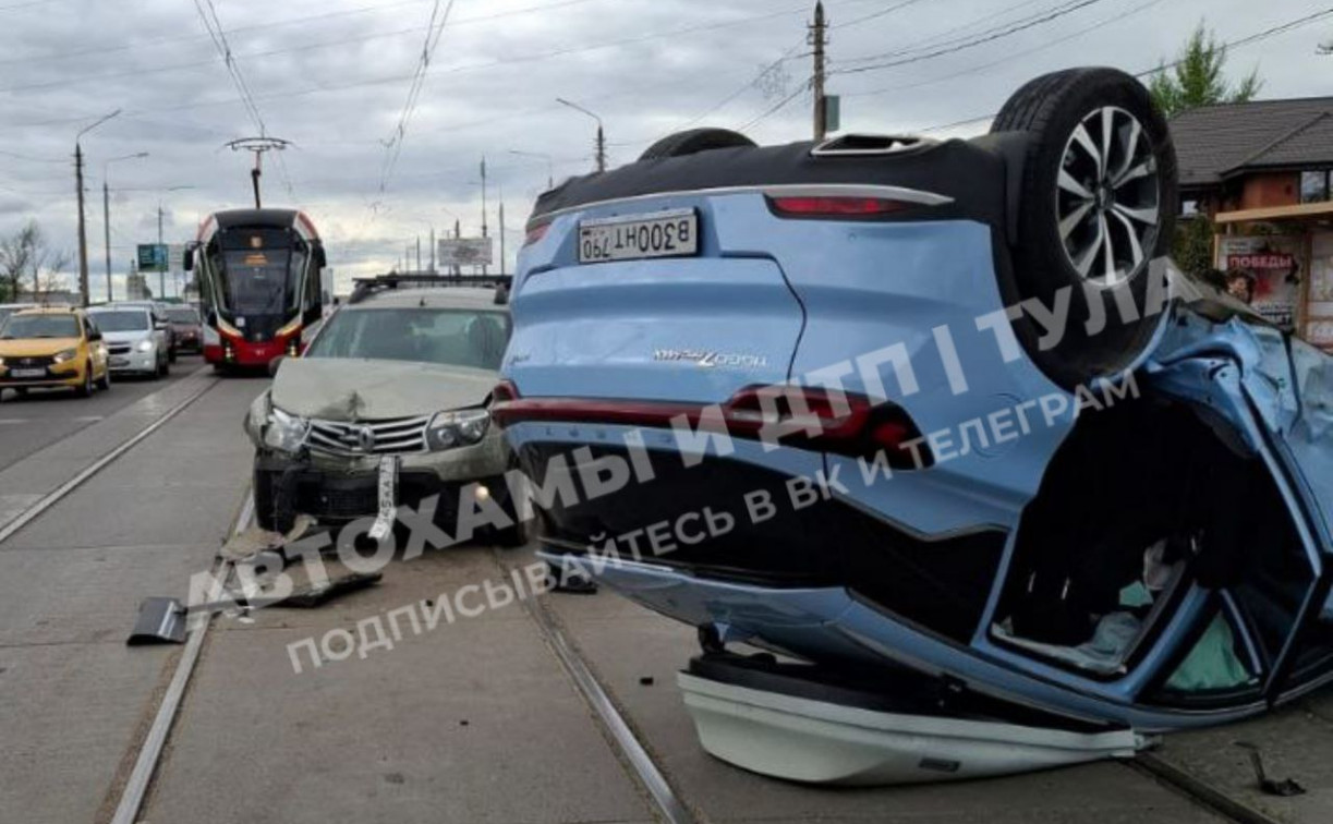 ДТП с перевертышем: на Демидовской плотине опрокинулся Chery 
