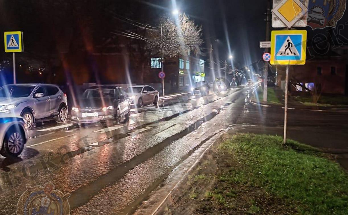 В Туле на ул. Староникитской Volkswagen на пешеходном переходе сбил женщину