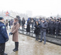 На площади Победы прошел флешмоб «Синий платочек»