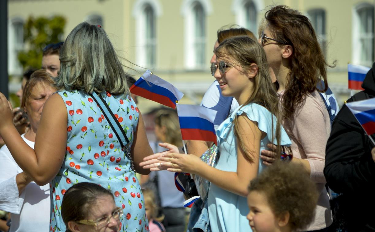 Как туляки отпраздновали День флага на Казанской набережной