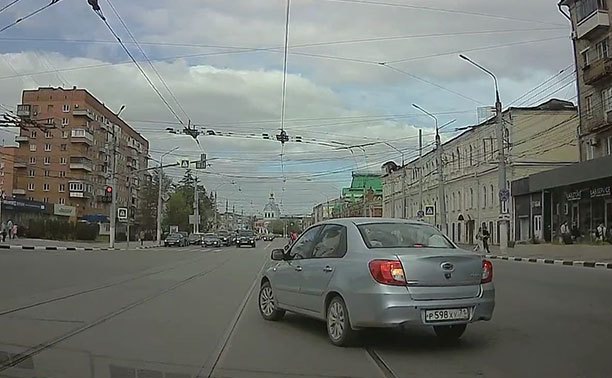 На ул. Советской нарушитель ПДД едва не устроил аварию