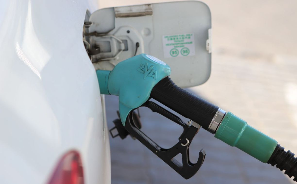 Росстат назвал регионы, где за неделю больше всего выросли цены на бензин