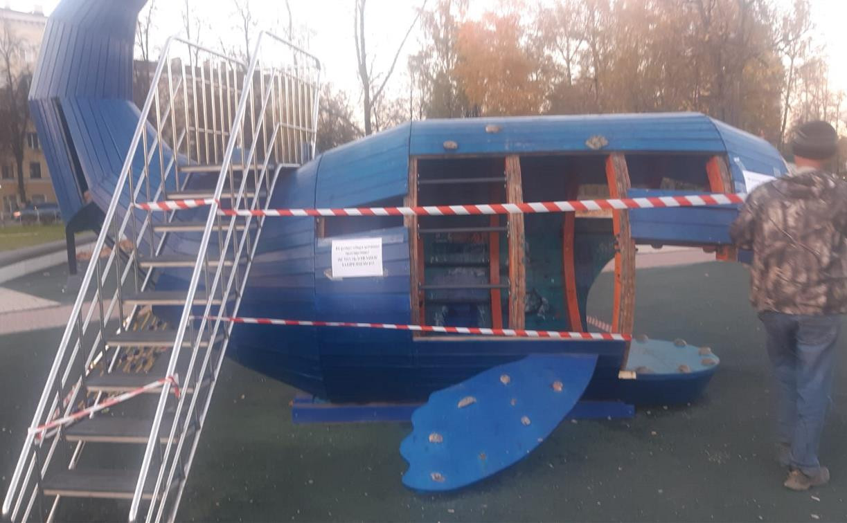 В Кировском сквере Тулы демонтируют огромного синего кита