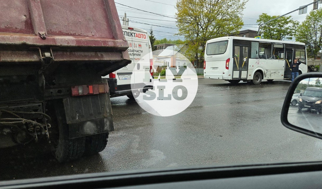 В ДТП с самосвалом и пассажирским автобусом в Туле обошлось без пострадавших 