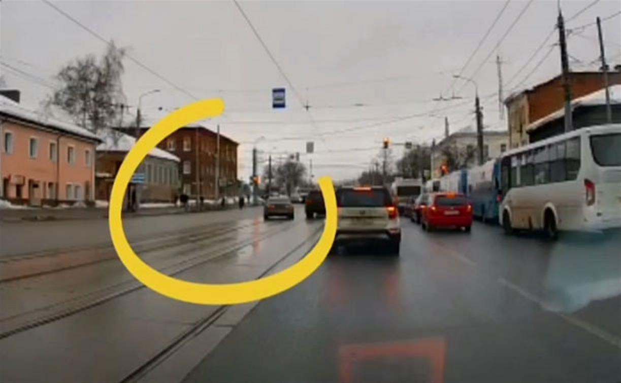 «Накажи автохама»: на ул. Советской в Туле заметили агрессивный VW