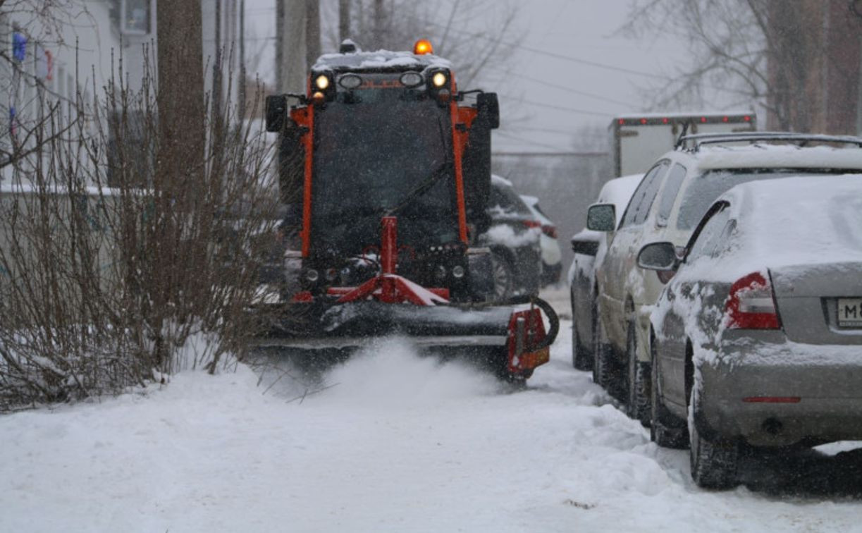Зима в городе: какая техника выходит на улицы Тулы в непогоду и кто должен убирать снег на придомовых территориях