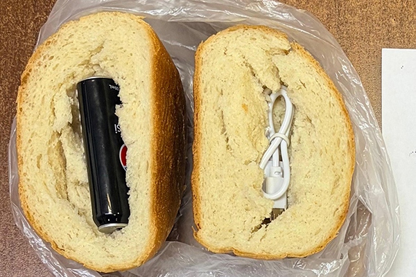 В Тульской области обвиняемому в СИЗО пытались передать телефон в хлебе 