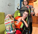 Ребенку-инвалиду из Тулы передали кресло-коляску благодаря акции «Белый цветок»