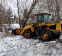 Погрузчик вмерз в лед в пруду Богородицка: на водителя составили протокол