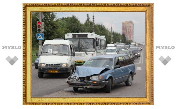 В Туле столкнулись УАЗ и Mazda