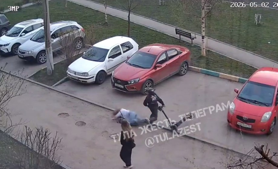 На ул. Калинина в Туле самокатчик сбил девушку и уехал