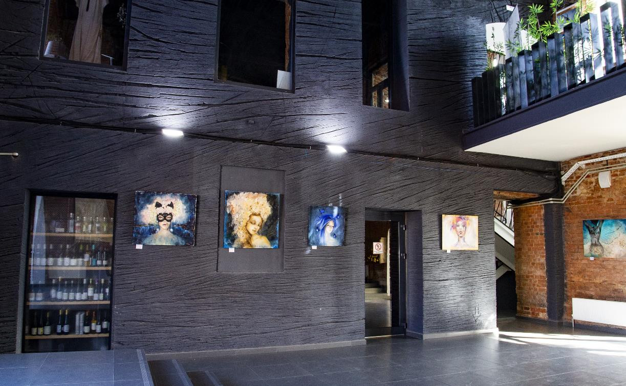 В «Искре» открылась выставка тульской художницы Анастасии Chist