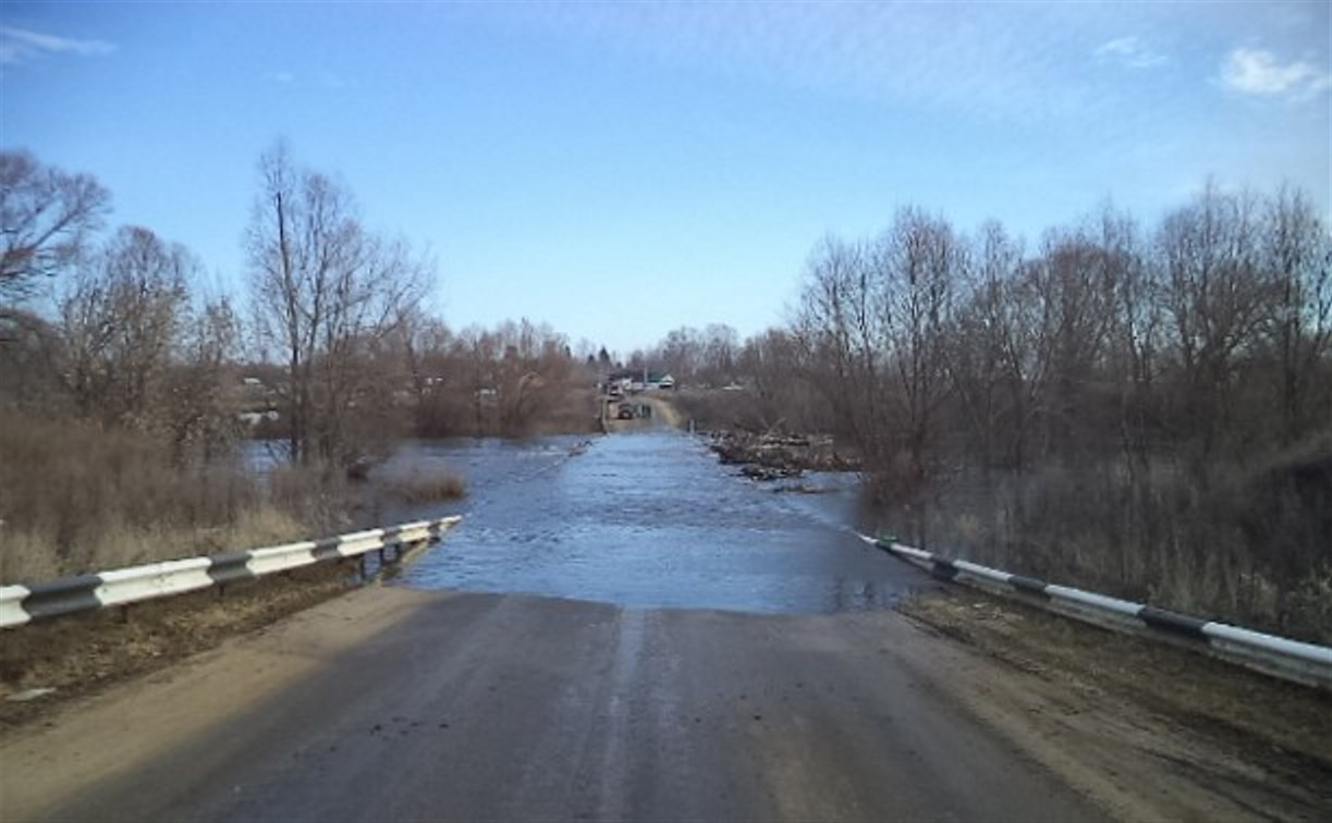 В Щёкинском районе затопило мост