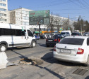 Выкопанный на проспекте Ленина люк стал причиной мощной пробки на Зеленстрое