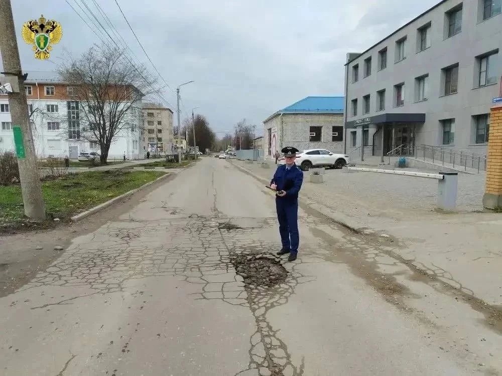 Ямы на 15 дорогах: прокуратура назвала опасные улицы Новомосковска