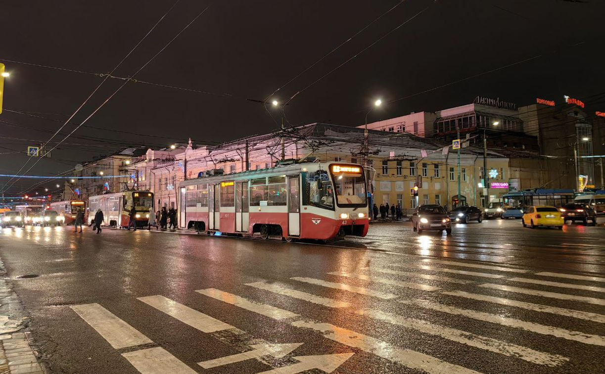 На ул. Советской образовалась пробка из-за стоящих трамваев