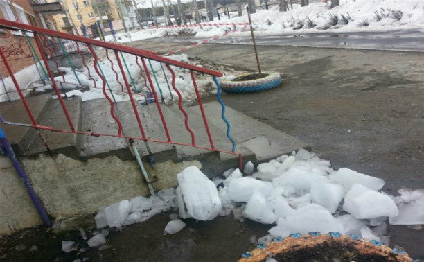 Пострадавший от глыбы льда в Щёкино сам нарушил требования безопасности