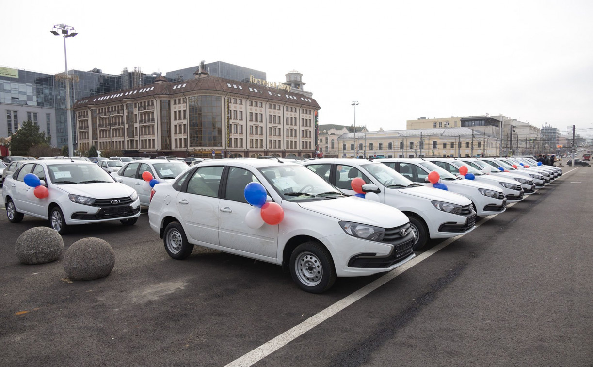 Пострадавшим на производстве тулякам вручили новые автомобили