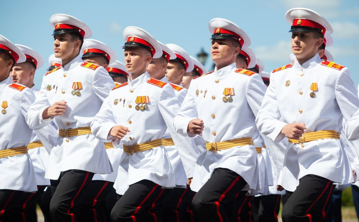 В Тульском суворовском военном училище в третий раз вручили аттестаты: репортаж