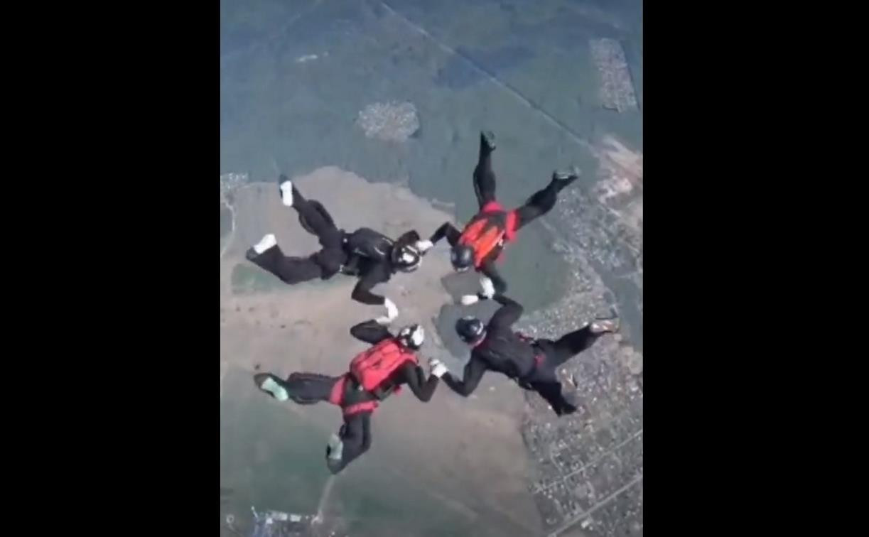 Головокружительное видео: как тульские парашютисты готовятся к чемпионату России