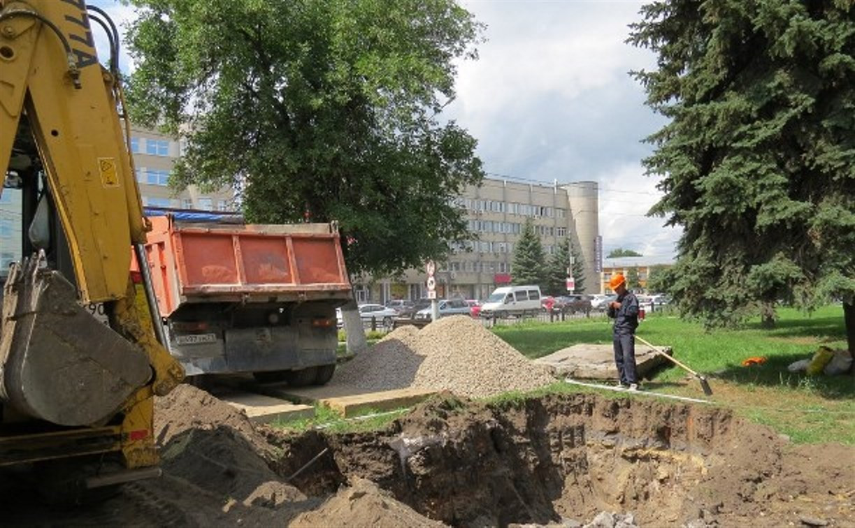 В Туле приступили к установке памятника Глебу Успенскому