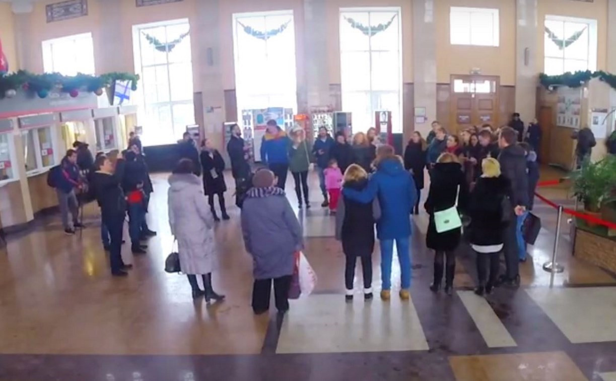 Туляки на Московском вокзале воспели «Прекрасное далеко»