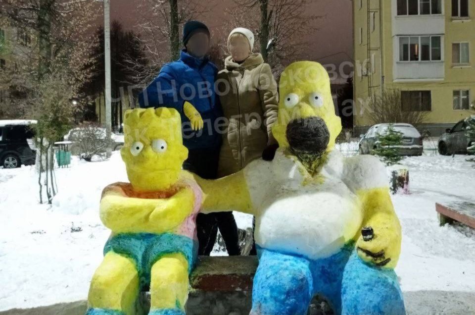 В одном из дворов Новомосковска появились снеговики из «Симпсонов»