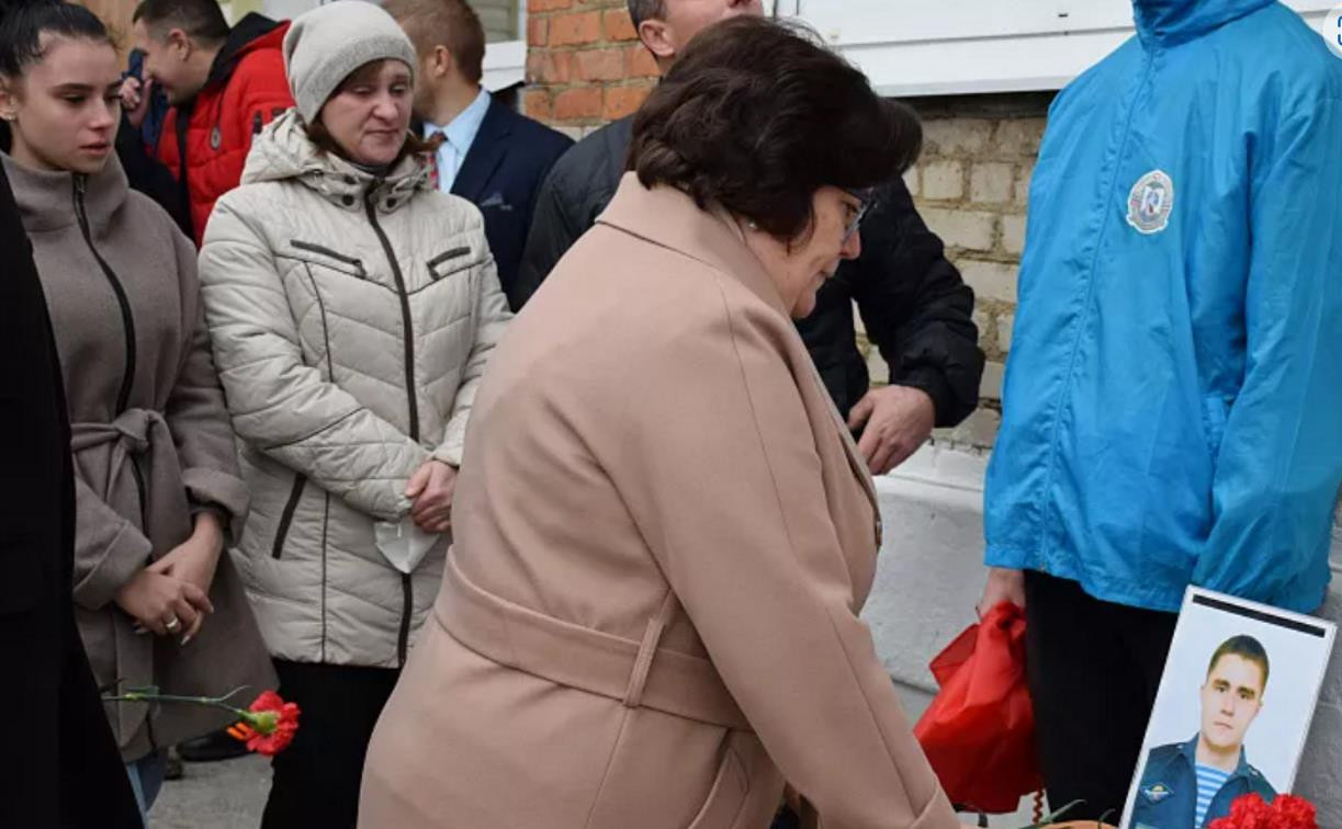 В Узловой открыли мемориальную доску погибшему в ходе СВО Дмитрию Козлову