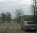 На Одоевском шоссе автомобилист не смог остановиться на красный