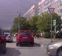 На ул. Чапаева в Туле встретили «особенного» водителя