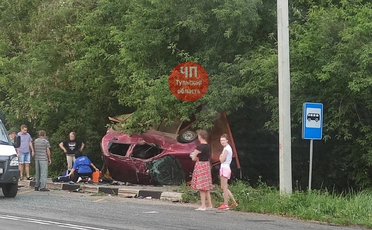 В Кимовском районе бесправный водитель на Daewoo Matiz снёс остановку и перевернулся