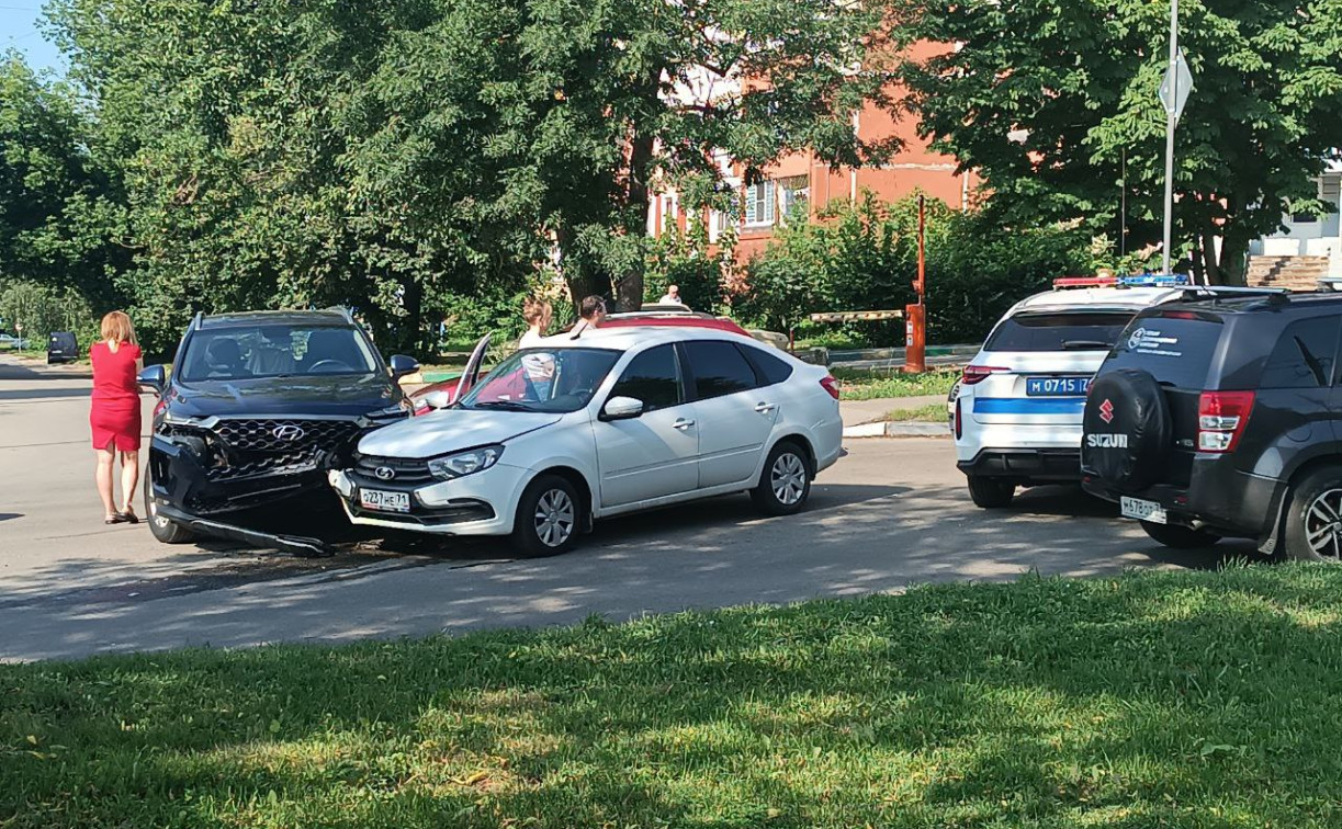 На Кутузова дорогу не поделили Hyundai и Lada