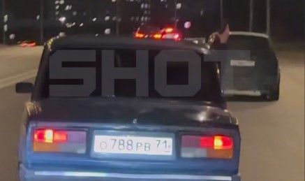 SHOT: компания на «ВАЗе» с тульскими номерами «навела суету» в Москве