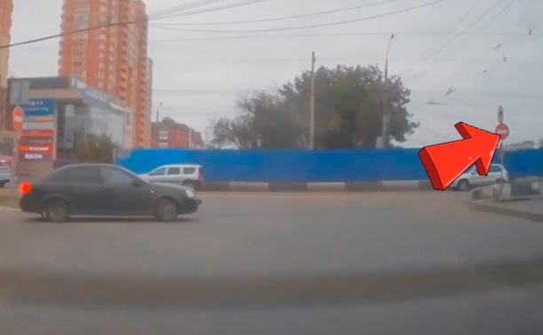 На пр. Ленина водитель «оптимизировал» поворот