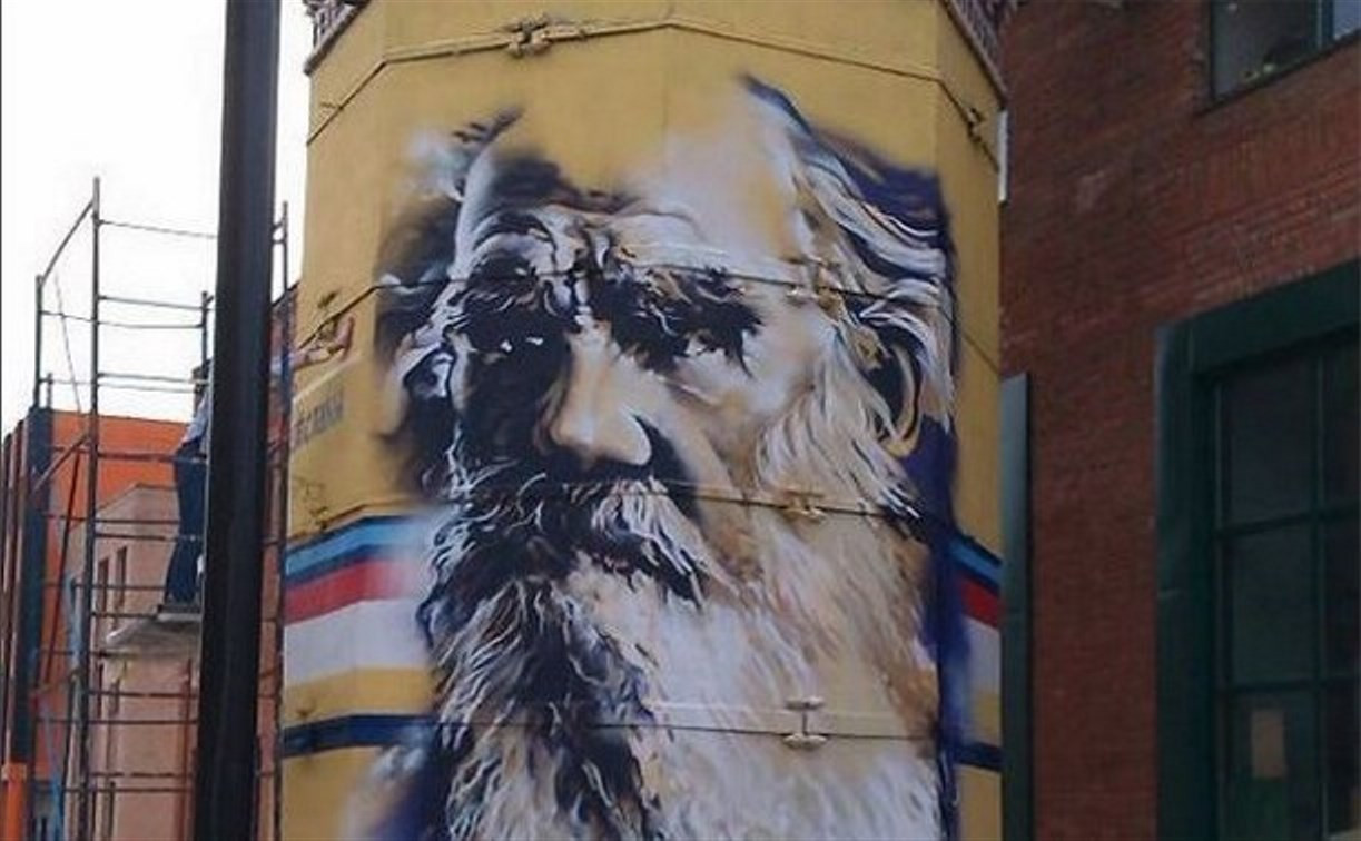В «Ликерке Лофт» появилось граффити-портрет Льва Толстого