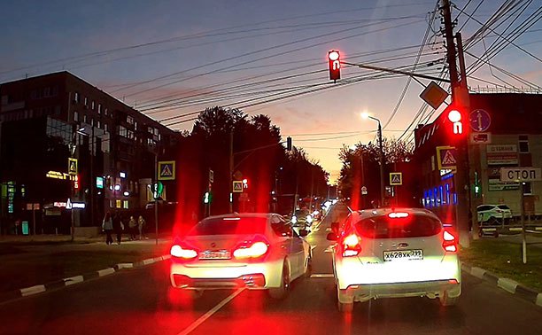 В Туле водитель BMW показал презрение к ПДД