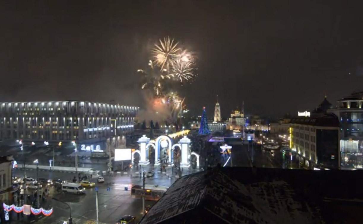 Открытие главной новогодней ёлки Тулы завершилось большим фейерверком