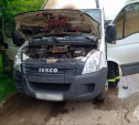 В Новомосковске загорелся микроавтобус IVECO