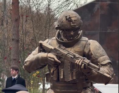 В Плавске открыли мемориал «Участникам специальной военной операции»