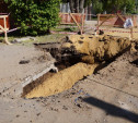 Провал дороги в Мясново: трубу заменили, котлован засыпают песком