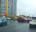 На ул. Оборонной водителя красной Mazda не смутила двойная сплошная