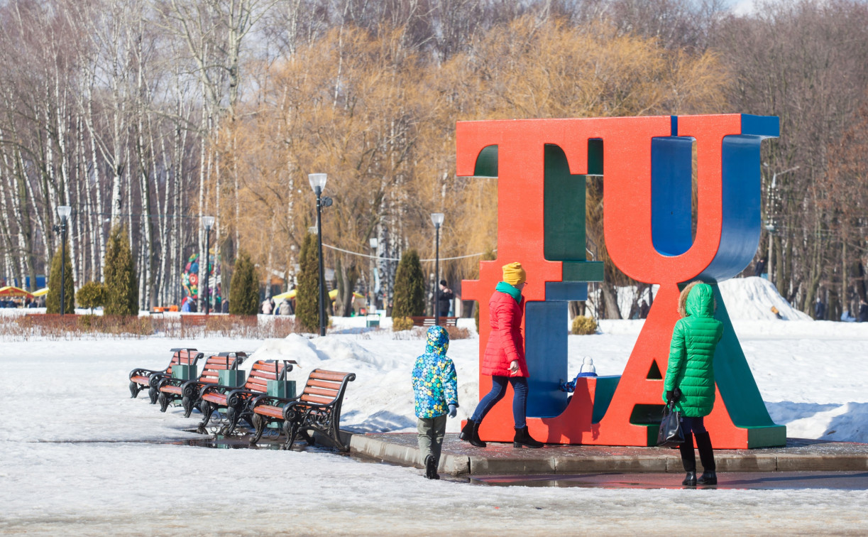 Страховые пенсии и МРОТ увеличат, а в армию будут призывать круглый год: какие законы вступают в силу в январе