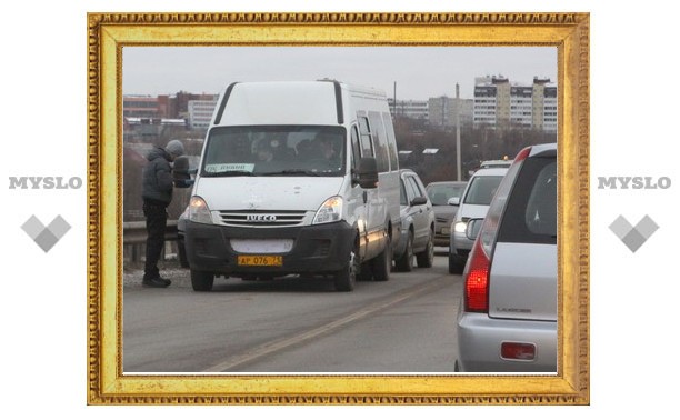 На Калужском шоссе в Туле двойная авария с участием маршрутки